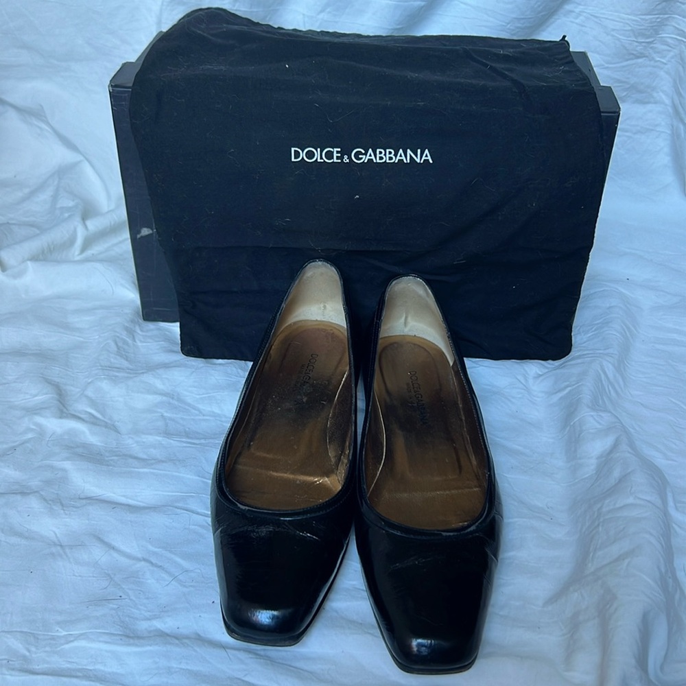 Black patent leather flats